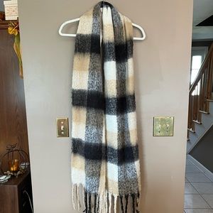 Old Navy plaid soft brushed scarf